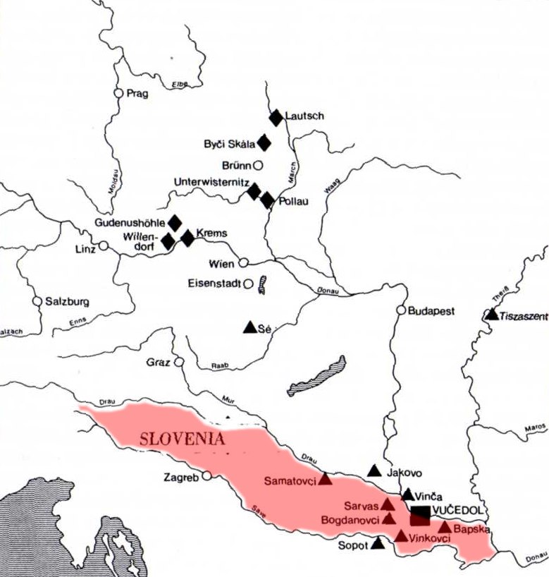 Od 6. do 4. tis. p. n. l. územie medzi Sávou, Dravou a Dunajom bolo pod vplyvom kultúry Vinča. Na začiatku tretieho tis. sa kultúra Vučedol pripojila na rovnakom území s objavením sa prvých stepných ľudí, ktorí začali indo-európske obdobie. Na konci 3. tis. vplyv vučedolskej kultúry je preukázaný až po Trieste a Prahu. 